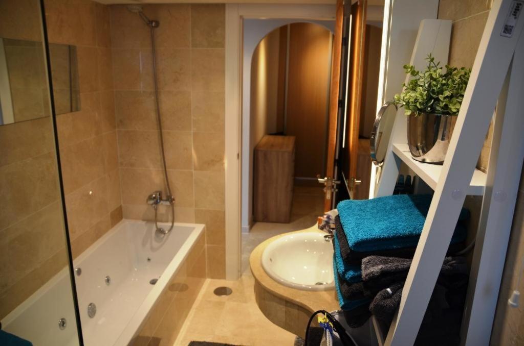 Penthouse Mit Privatem Jacuzzi In Marbella - La Mairena Apartment โอเฮน ภายนอก รูปภาพ