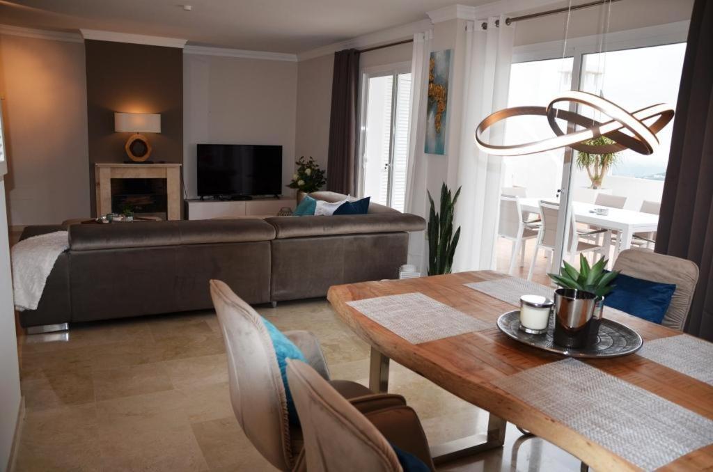 Penthouse Mit Privatem Jacuzzi In Marbella - La Mairena Apartment โอเฮน ภายนอก รูปภาพ