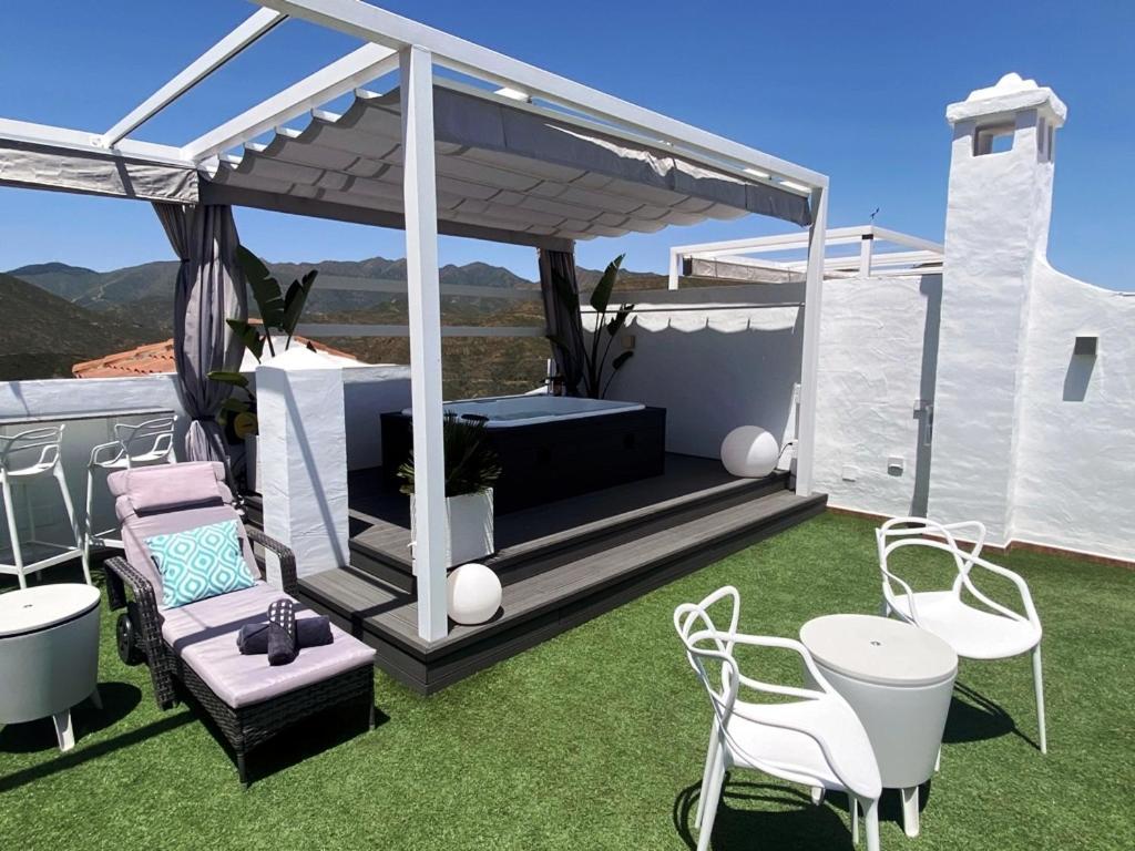 Penthouse Mit Privatem Jacuzzi In Marbella - La Mairena Apartment โอเฮน ภายนอก รูปภาพ
