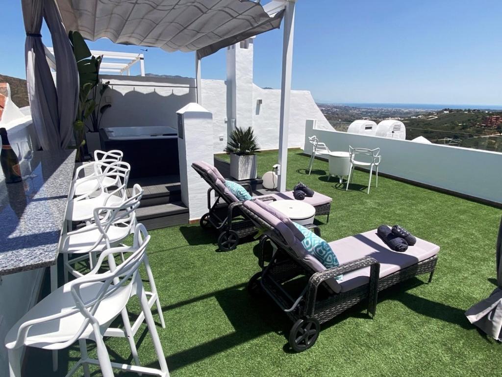 Penthouse Mit Privatem Jacuzzi In Marbella - La Mairena Apartment โอเฮน ภายนอก รูปภาพ