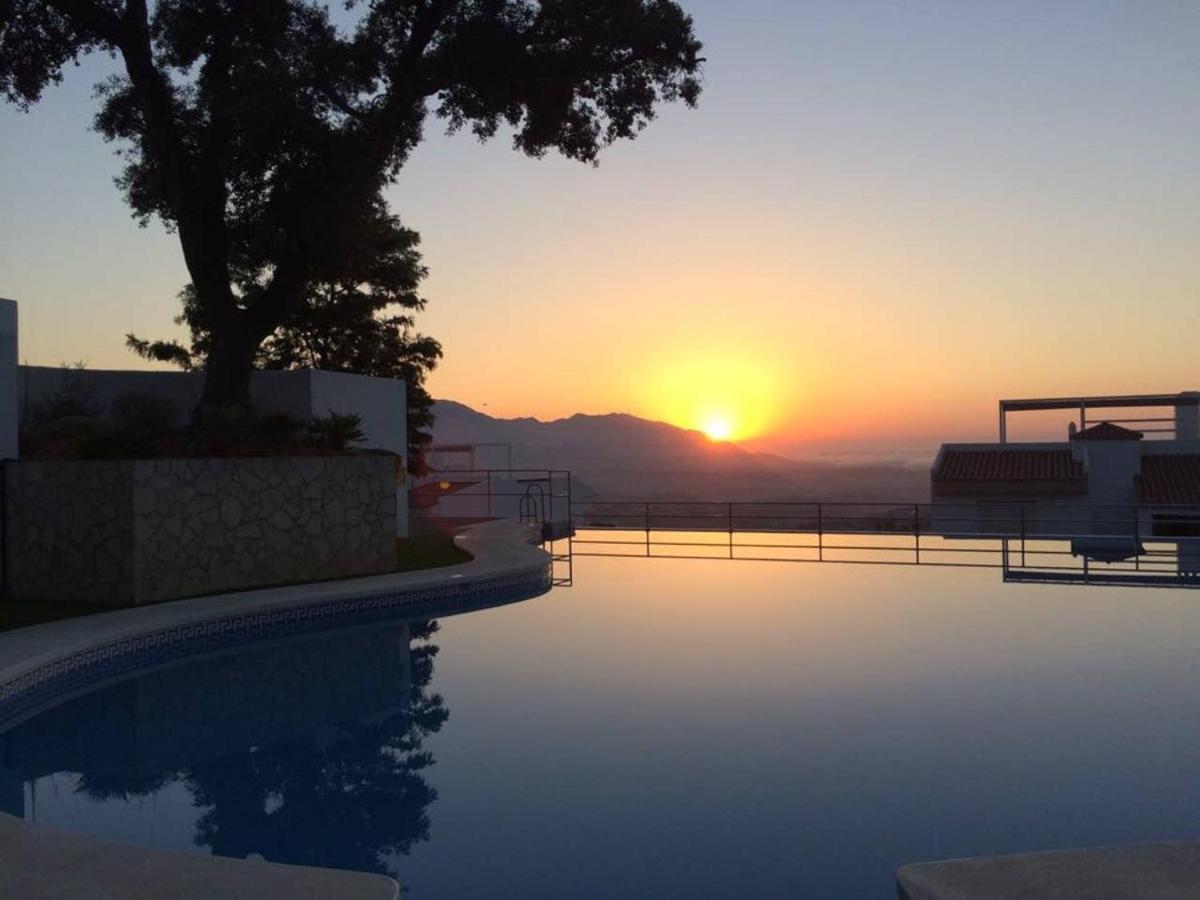 Penthouse Mit Privatem Jacuzzi In Marbella - La Mairena Apartment โอเฮน ภายนอก รูปภาพ