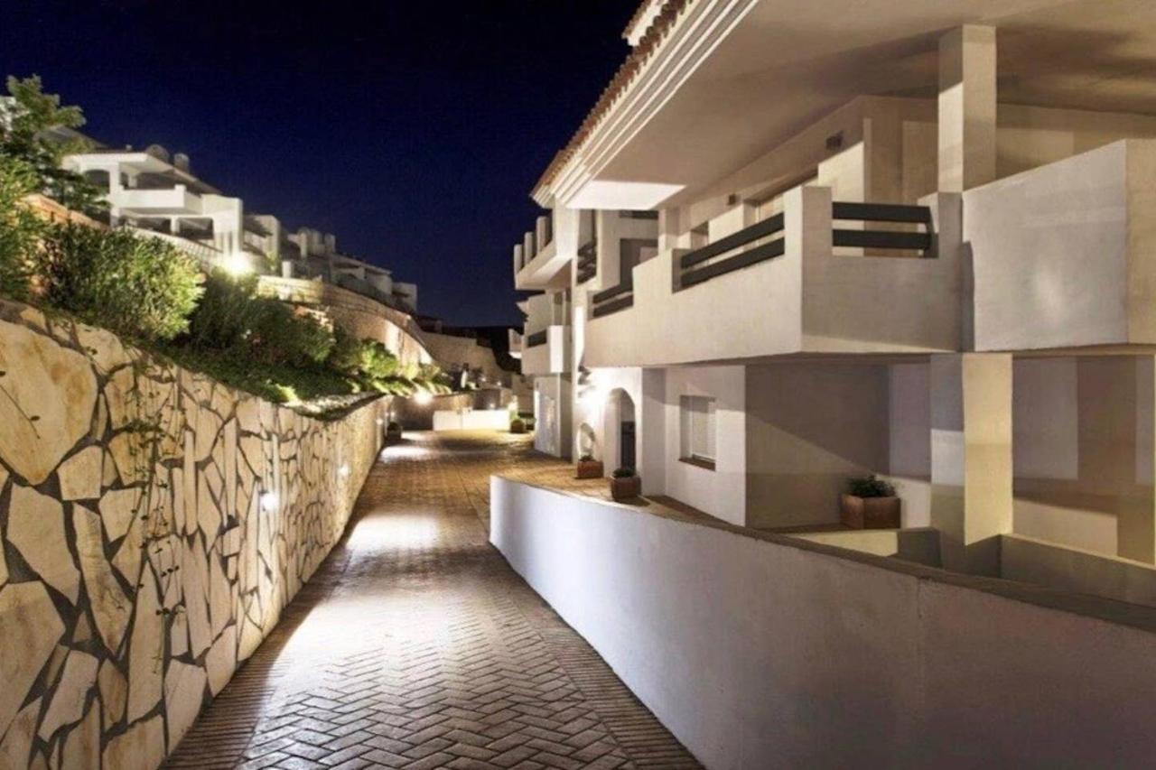 Penthouse Mit Privatem Jacuzzi In Marbella - La Mairena Apartment โอเฮน ภายนอก รูปภาพ